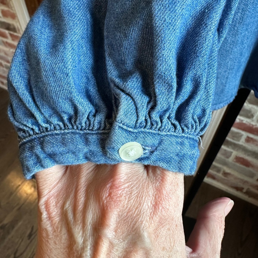 Old Navy Chambray Blouse Womens Blue V-Neck Long Sleeve Cotton Peasant Top L - Picture 2 of 6